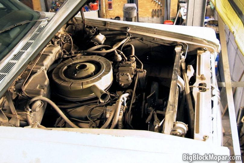1964 Chrysler NewYorker Salon - First inspections - 413ci engine bay