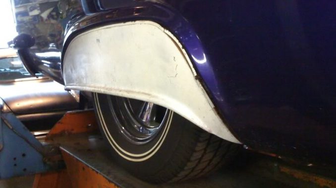 1957 Chrysler Windsor Custom - Fender skirts